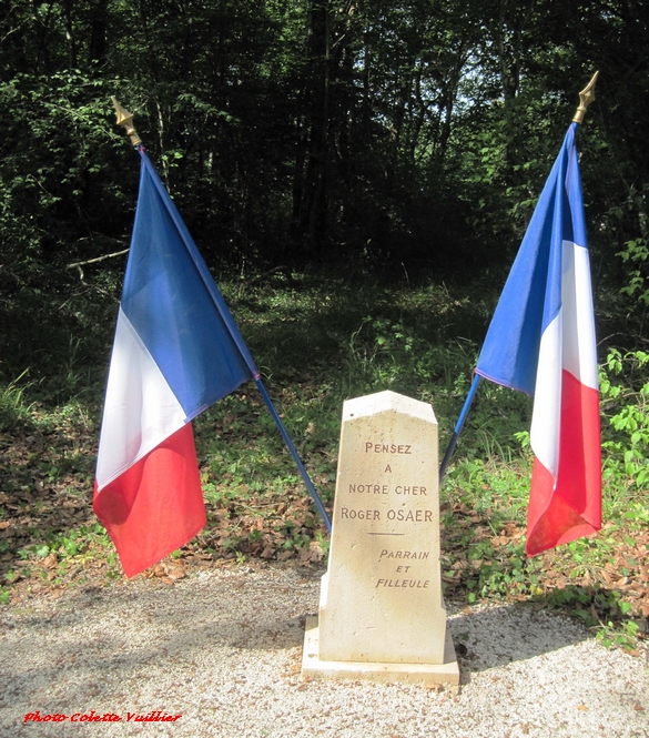 Les cérémonies du Souvenir aux monuments d'Essarois et de la Forêt en 2023, vues par René Drappier