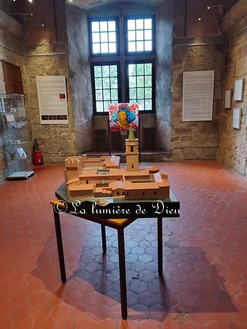 Fréjus, le cloître de la cathédrale saint Léonce