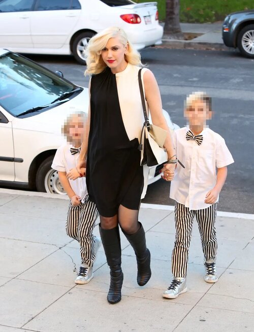 Gwen Stefani : Son look black and white pour le réveillon de Noël