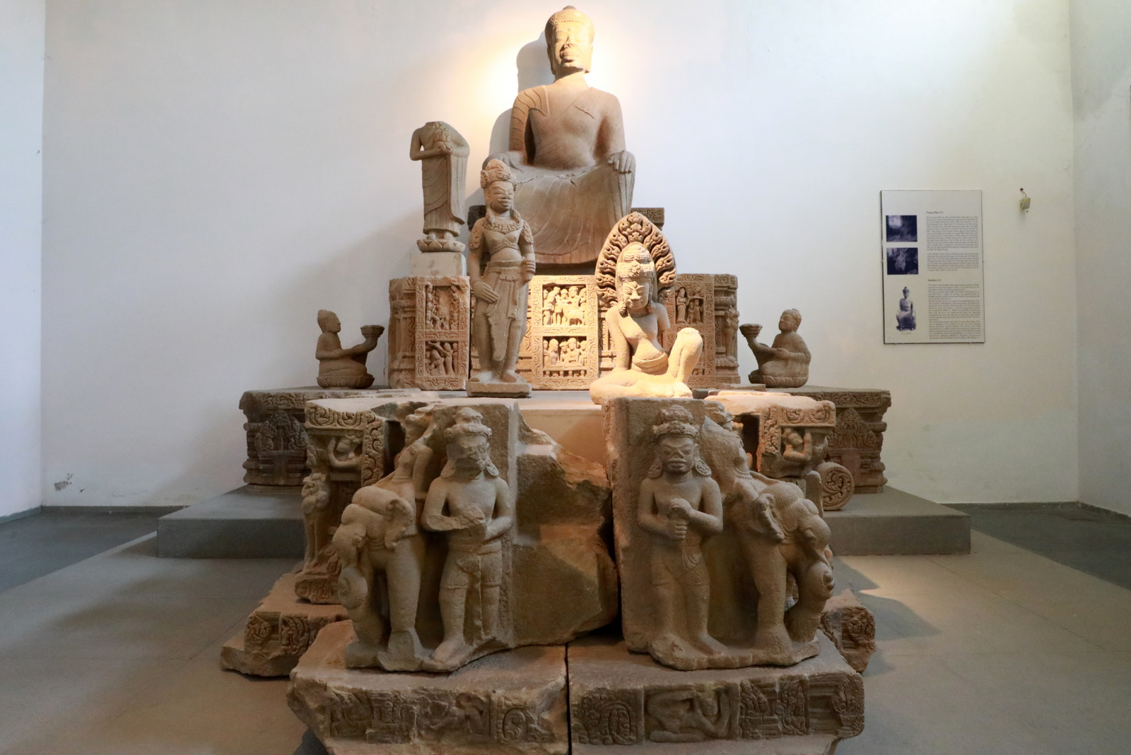R/ésine D/écor Zen Bouddha Sculpture /À La Main ZCQBCY Bouddha dans Le Palm Statue Bouddha dans La Main Accueil Figurine Moderne Ornement De Bureau D/écoration Accessoires Cadeau De No/ël,A