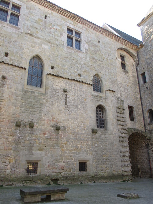 La cour d'honneur du château de la Cité de Carcassonne