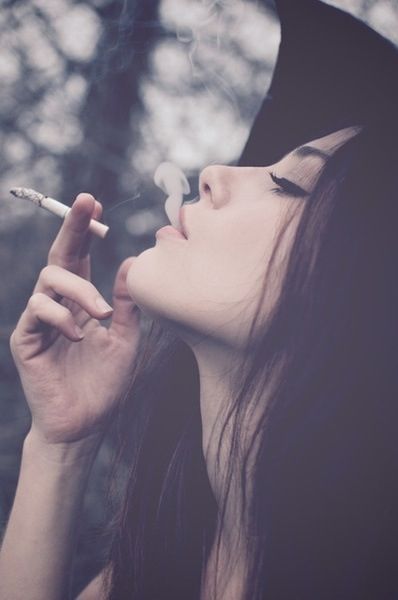 Image de girl, smoke, and cigarette