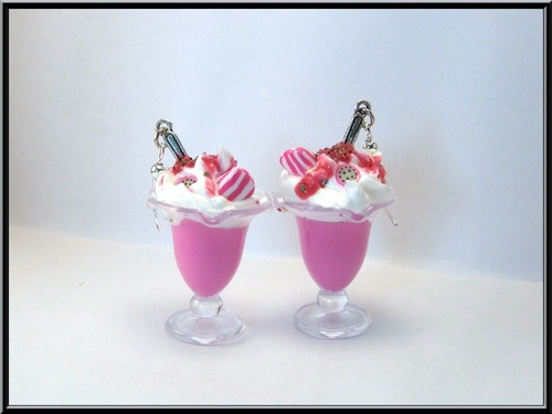 Boucles d'oreille coupe de glace fraise/chantilly en fimo et Déco3D