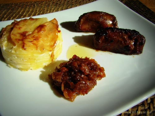 Joues de porc caramélisées, gratin dauphinois et sa compotée d'oignons.