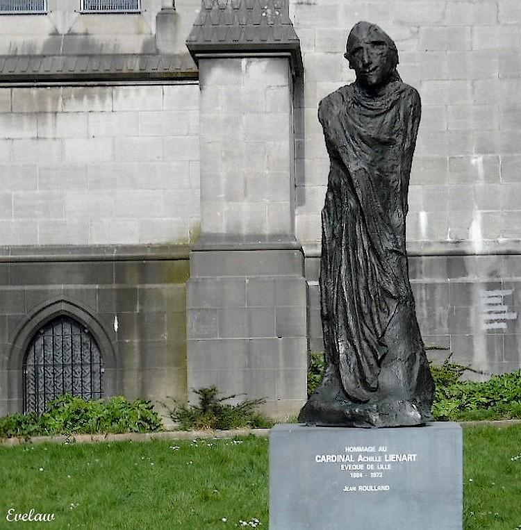 NOTRE DAME DE LA TREILLE - LILLE (3) - Le Jardin et le parvis - Place Gilleson