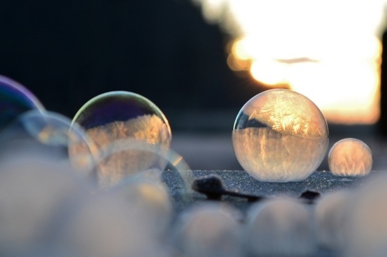 De superbes photos de bulles d'eau gelées