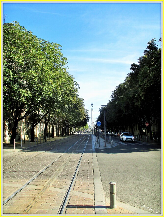 à la croisée du cours du Maréchal Foch et de la rue Ferrère