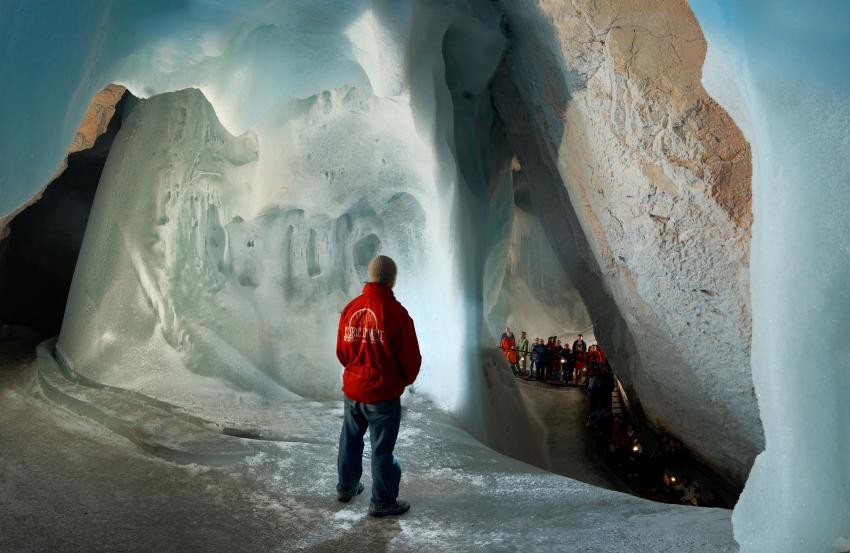 Besoin d'aventure ? Partez en Autriche découvrir la plus grande grotte de glace du monde