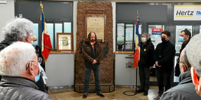 Pendant l’hommage, une minute de silence a été observée à la mémoire de Pierre Semard.