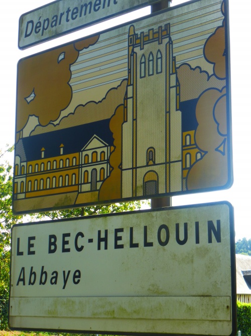 LE BEC HELLOUIN     /      LE MONASTERE DES SOEURS .