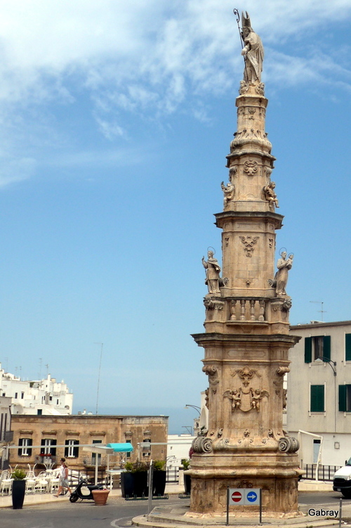 Italie : Ostuni des rues et des ruelles ...