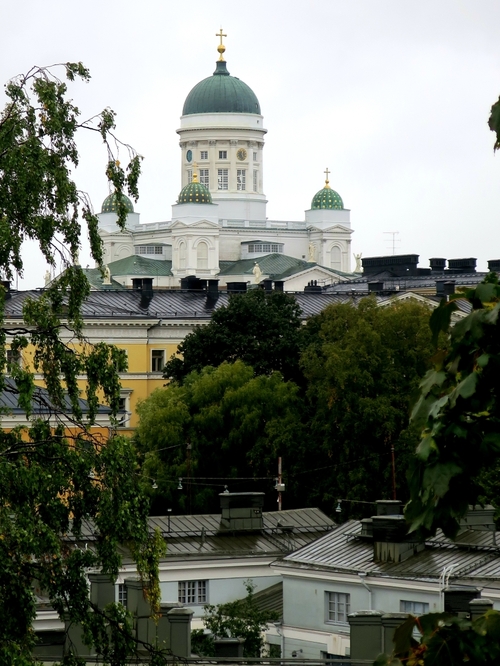 La Cathédrale luthérienne d'Helsinki vue de la Cathédrale Uspenski