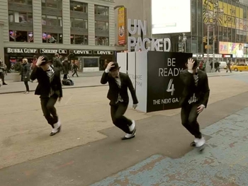 galaxy-s4-flash-mob-time-square