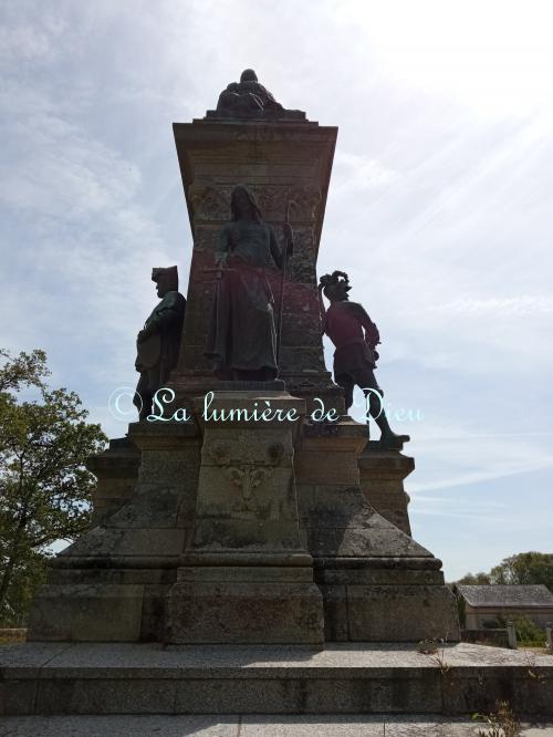 Sainte-Anne d'Auray, le monument du comte de Chambord