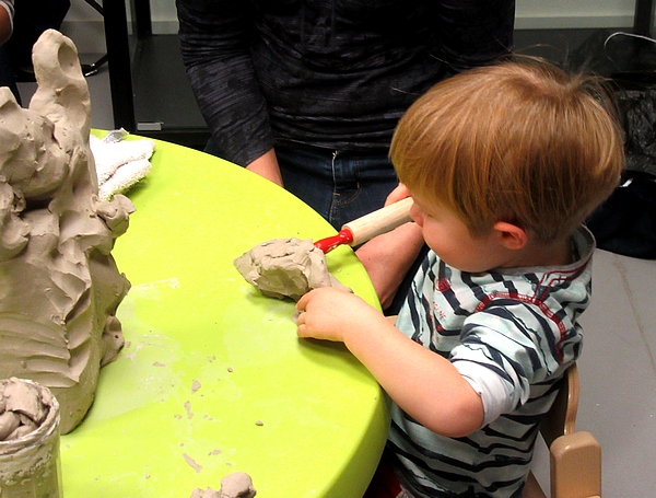 L'atelier-argile au Musée du Pays Châtillonnais a connu un grand succès auprès des enfants ...et des parents !!