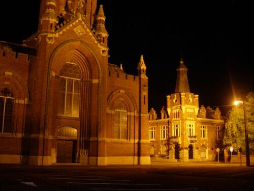 Église et Mairie de Vieux-Berquin de nuit