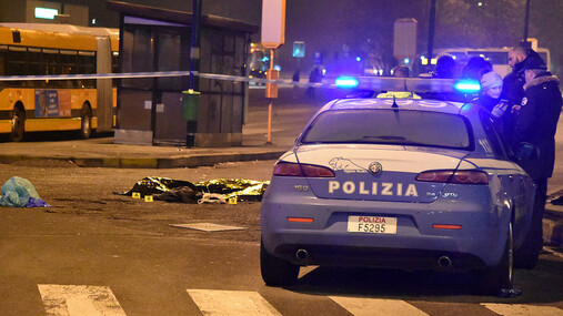 La police italienne inspecte le corps de l'auteur présumé de l'attentat de Berlin, le Tunisien Anis Amri, qui a été tue à Milan le 23 décembre 2016