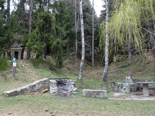 * MONTFERRER Le Château et la Fontaine du Brigadier