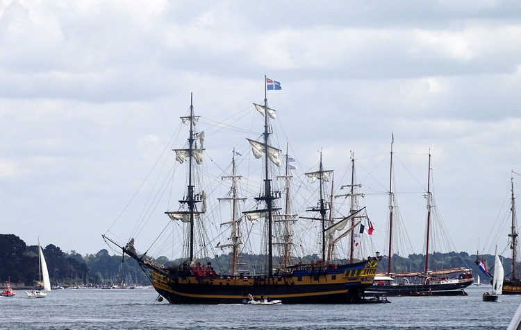 Semaine du Golfe : Parade d'ouverture depuis le thonier "Biche"