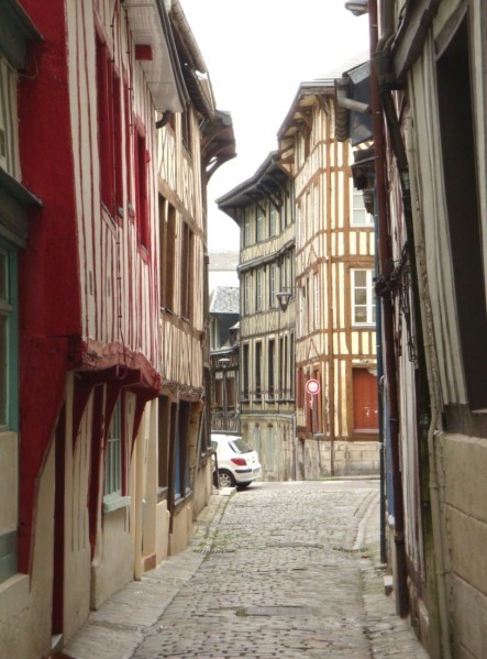 Rouen--rue-du-Pont-a-Dame-Renaude-1.jpg