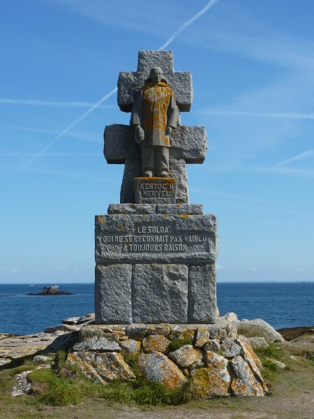 L'île de Sein (Monument aux morts zoomé)