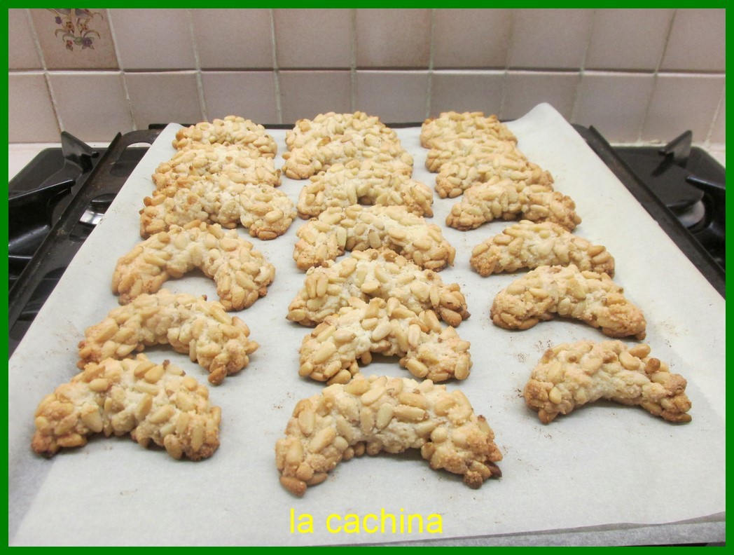 Les croissants aux pignons (biscuit provençal)