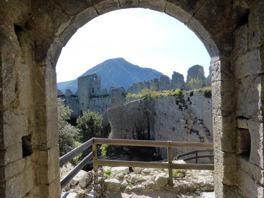 Le chateau cathare de Puilaurens N°2 ( Pyrénées audoises )