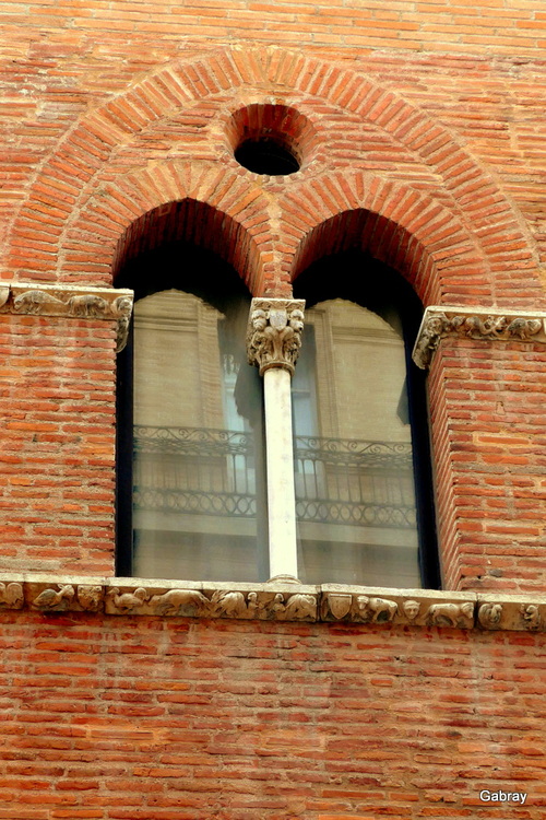 Toulouse : fontaine & façade ... n3