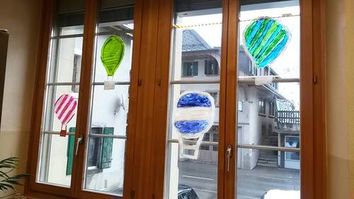 Des montgolfières sur les fenêtres...