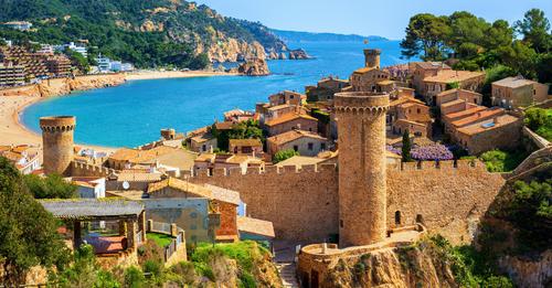 Espagne. À 1h40 de Perpignan, ce village pittoresque est surnommé le "Paradis bleu"