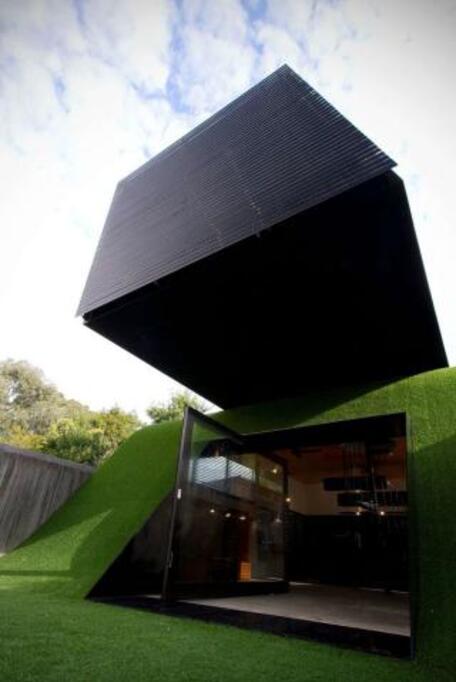 http://lancien.cowblog.fr/images/Artarchitecture2/10106964lamaisoncube.jpg