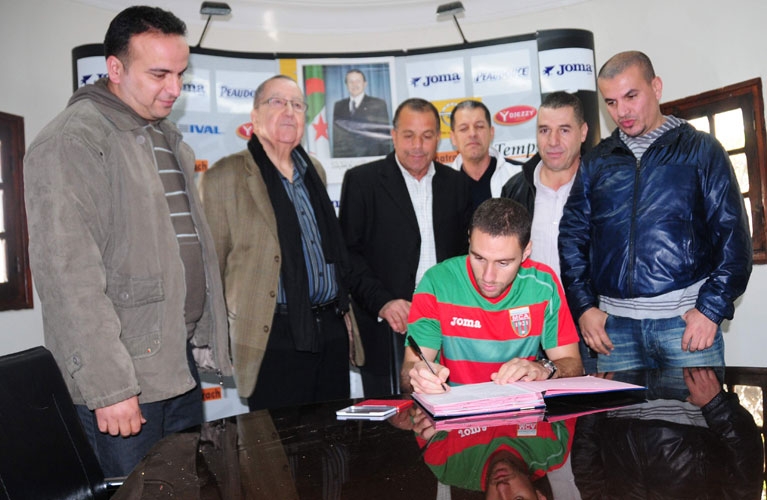 yachir signe au mca le 09.01.2012