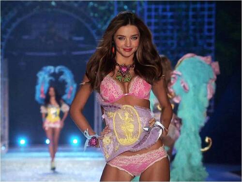 DEFILE- FASHION -VICTORIA'S- SECRET-  AVEC - ZAMPA