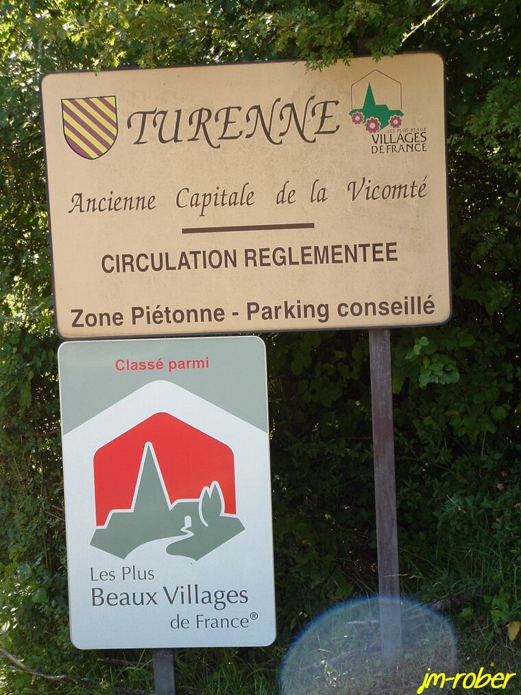 Turenne (3) un village médiévale bâti sur une colline en Corrèze autour de son château en région Limousin.