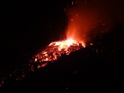 Mini-éruption dans le cratère du Semeru