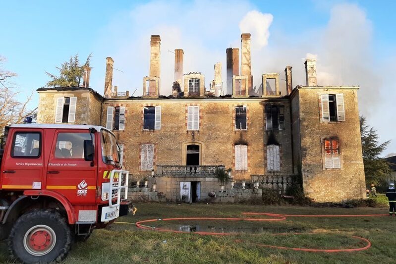 Incendie du château d'Aunay-les-Bois. Toiture calcinée, cheminées écroulées... les dégâts sont "considérables"