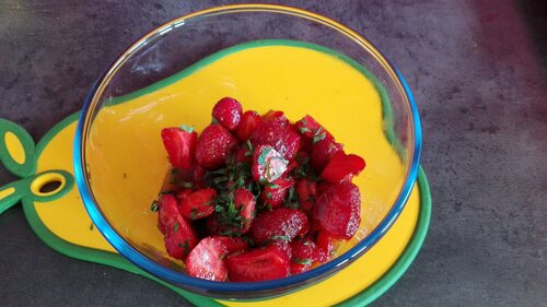 Salade de fraises à la menthe