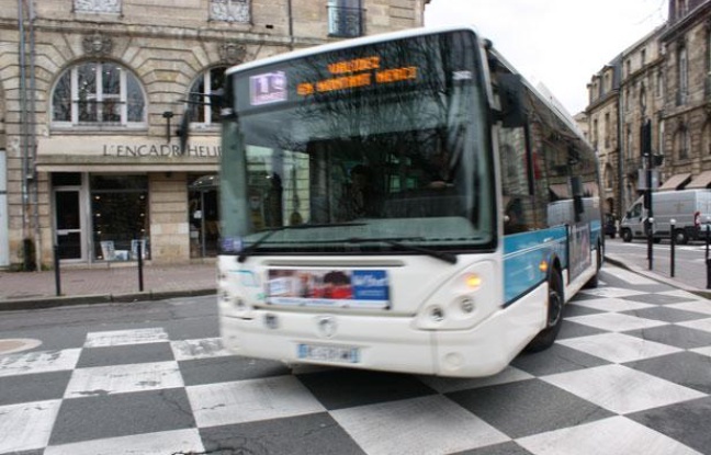Bus du réseau de transport public TBC à Bordeaux