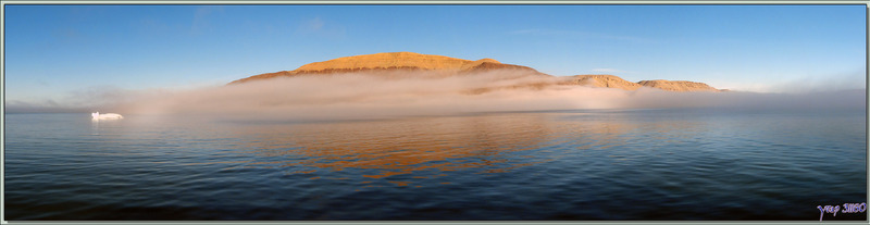 Les pieds dans la brume et la tête au soleil, l'île inhabitée Devon - Baie de Baffin - Nunavut - Canada