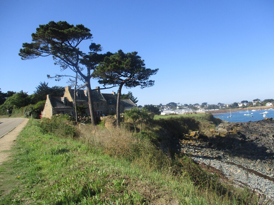 PLOUGASNOU EN BRETAGNE DANS LE FINISTERE   (4)