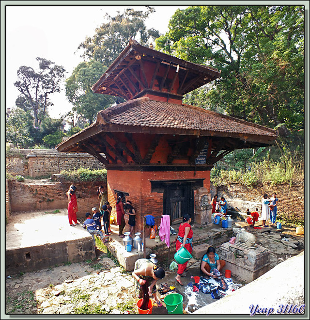 Blog de images-du-pays-des-ours : Images du Pays des Ours (et d'ailleurs ...), Point d'eau à Mahadeva Mandir (temple) - Complexe Amar Narayan Temple - Tansen (Palpa) - Népal