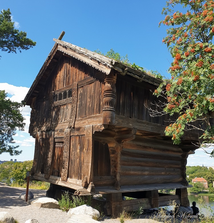 Suède : Ecomusée Skansen le moulin à vent, grenier etc