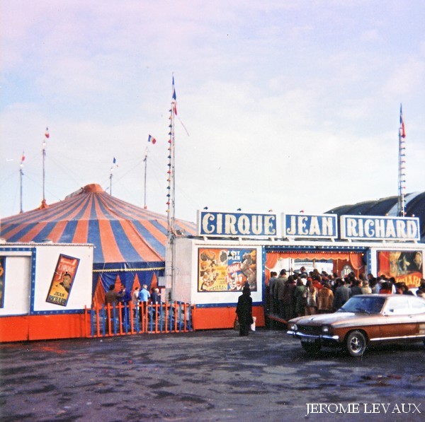 le cirque Jean Richard à Reims en novembre 1977, place du Boulingrin (1) -  ( photos Michel et Jérôme Levaux) - GENERATION JEAN RICHARD