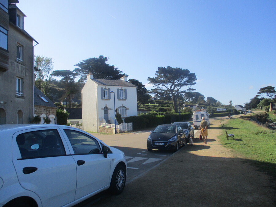 PLOUGASNOU EN BRETAGNE DANS LE FINISTERE   (4)