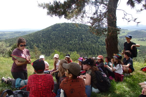 Les CM2 au sommet du Puy de Vichatel