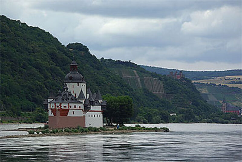 Résultat de recherche d'images pour "les chateaux de la route romantique du rhin"