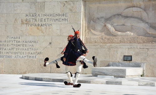 La relève de la garde devant le Parlement à Athènes
