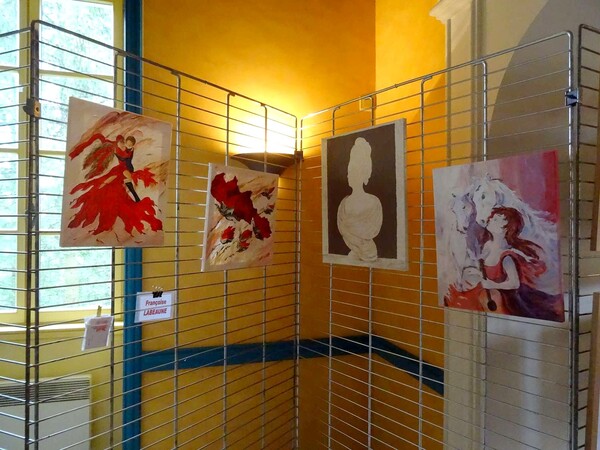  "Talents Cachés" à Puits, a présenté une superbe exposition de peintures, et de produits artisanaux