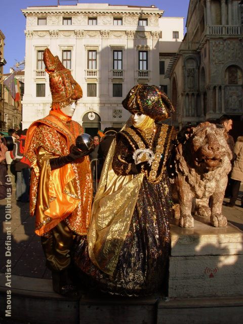 Masques-sur-le-carnaval-de-Venise.JPG