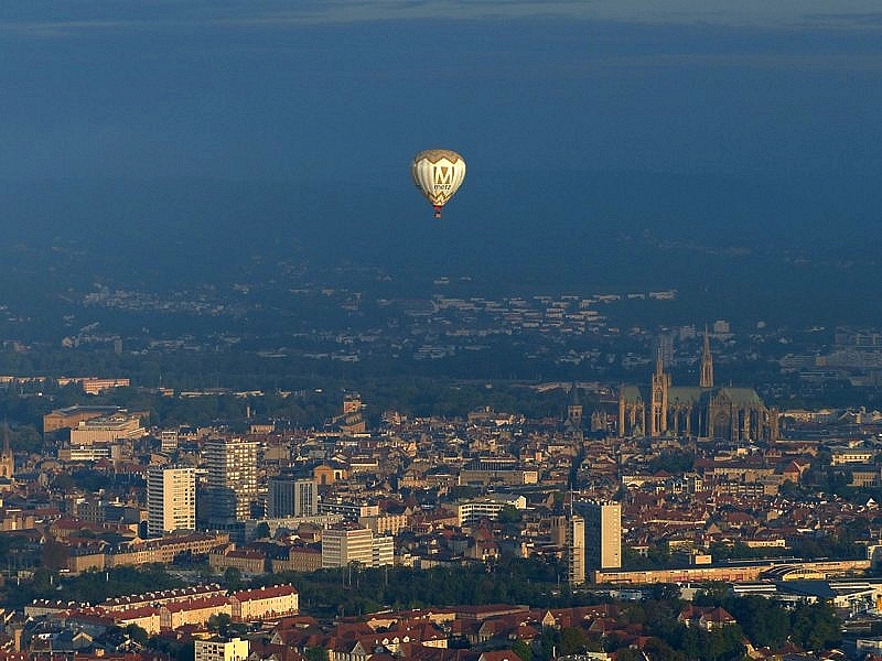 Metz / Montgolfiades 2015 / Vol au dessus de Metz dans la brume...